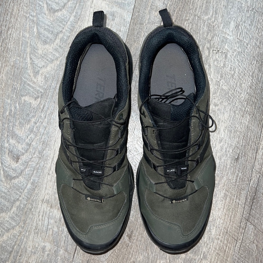 TERREX SWIFT R2 GORE-TEX HIKING SHOES SIZE 10.5